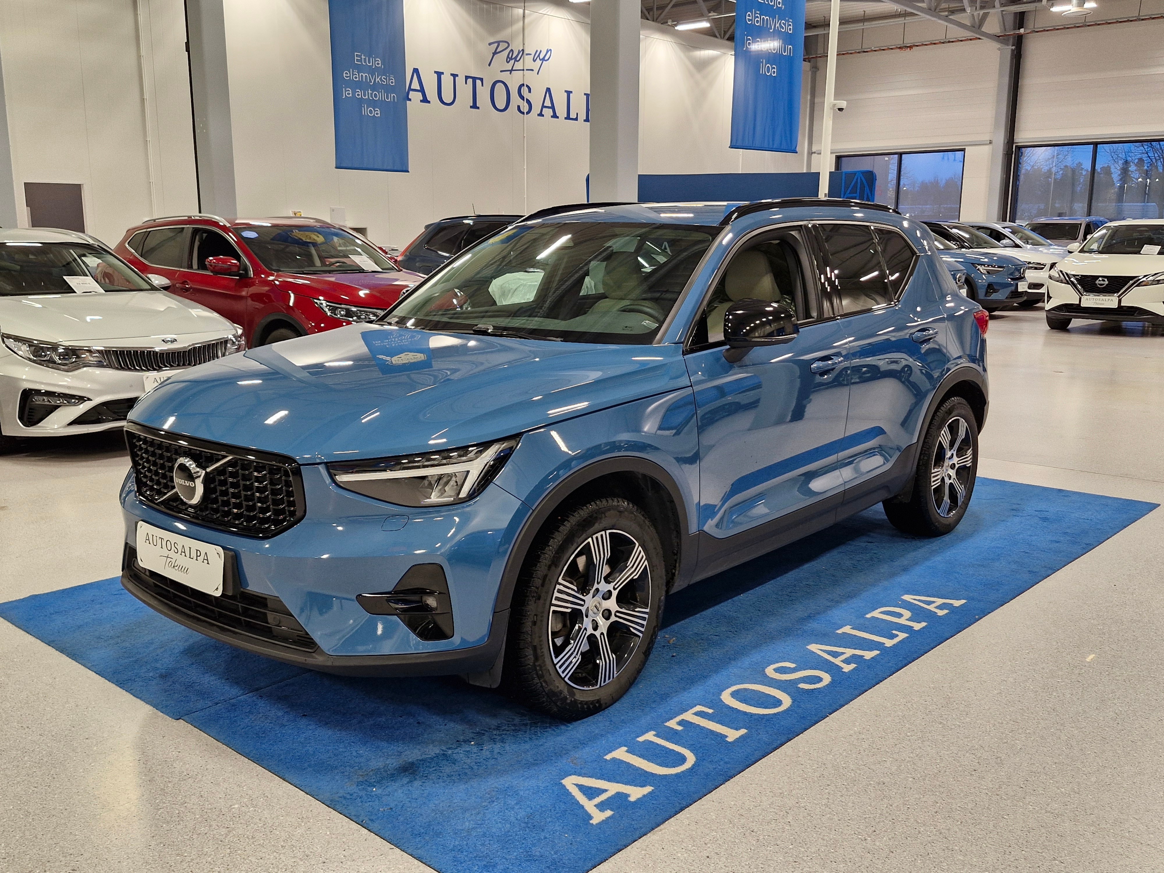 VOLVO XC40 2023