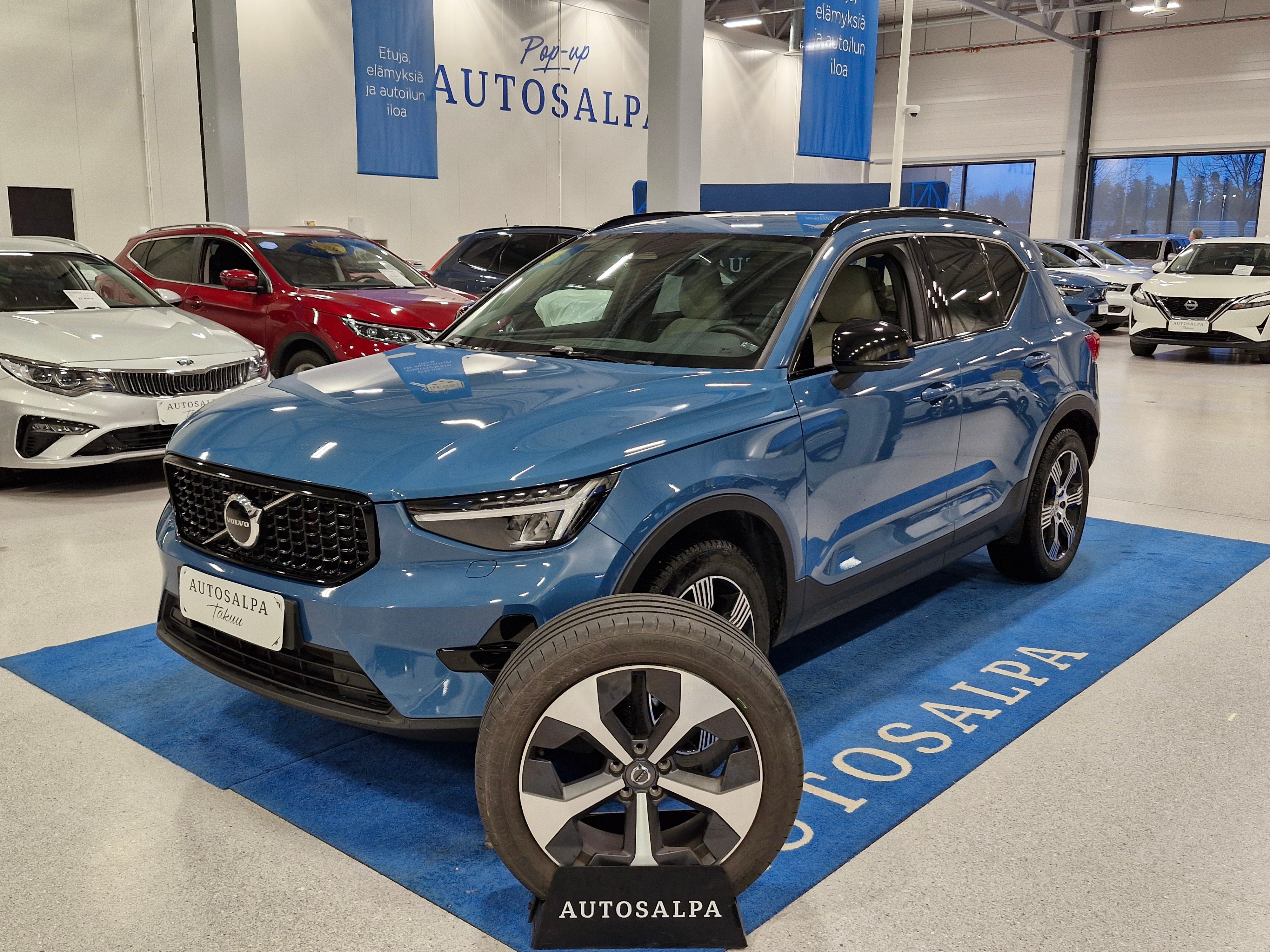 VOLVO XC40 2023