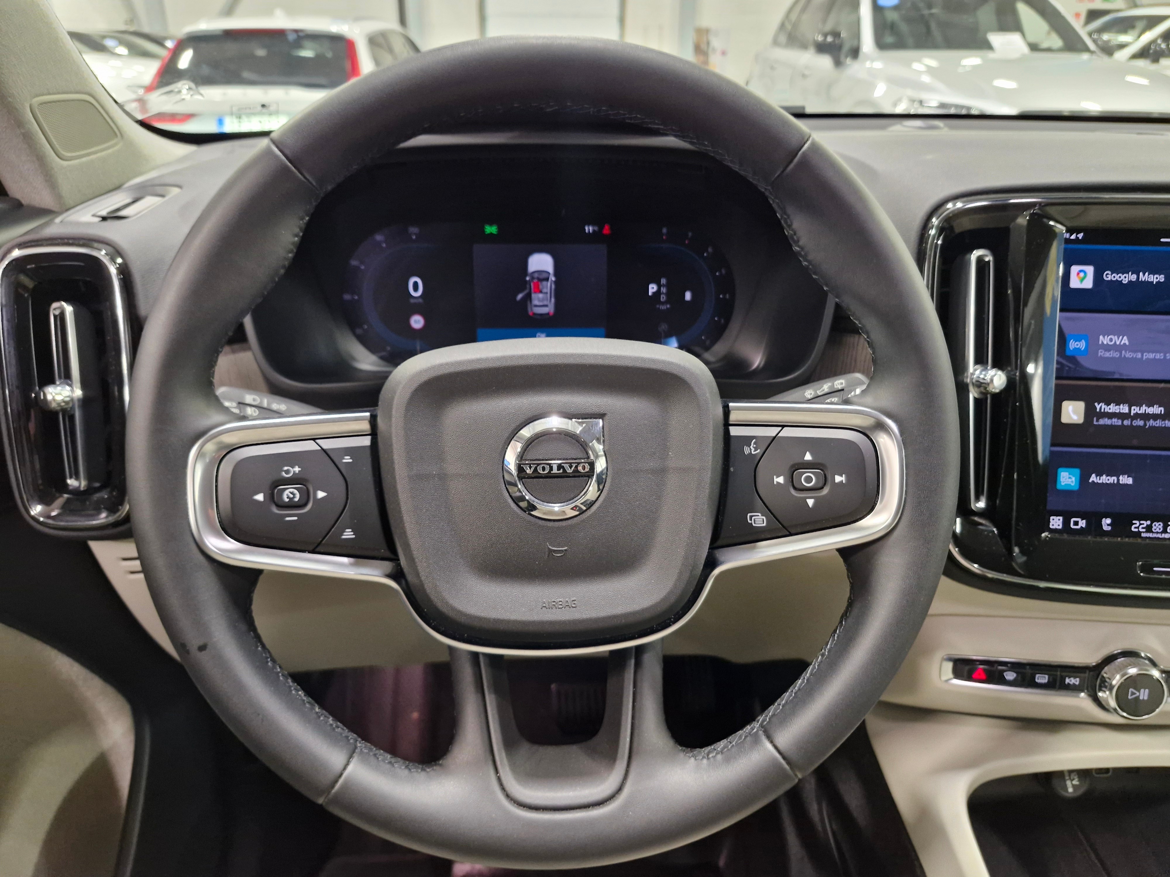 VOLVO XC40 2023
