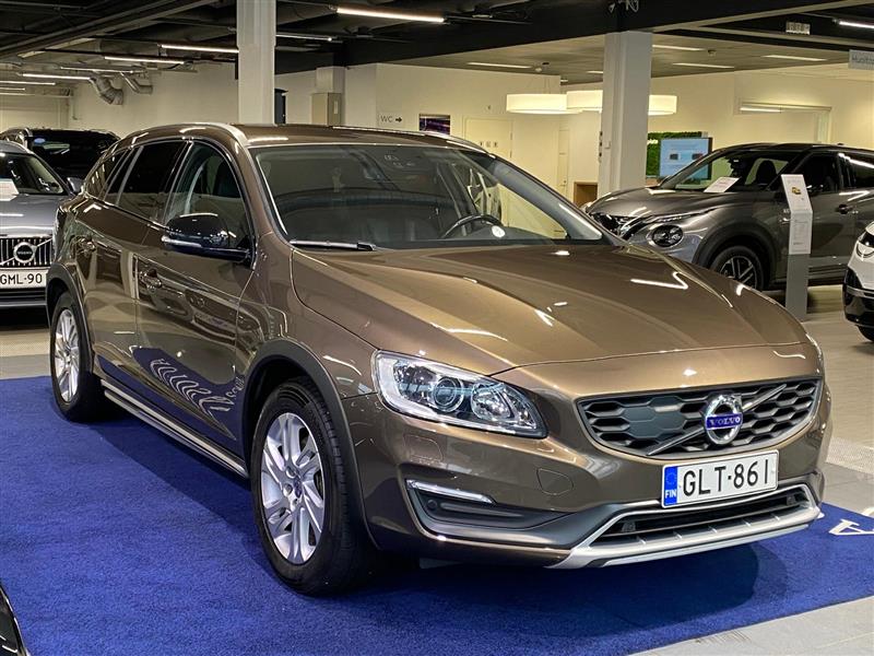 VOLVO V60 Cross Country 2016