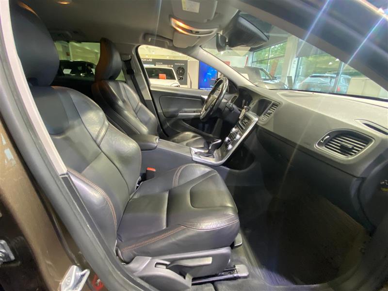 VOLVO V60 Cross Country 2016