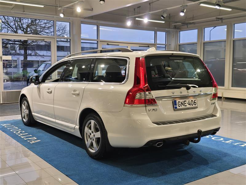 VOLVO V70 2016