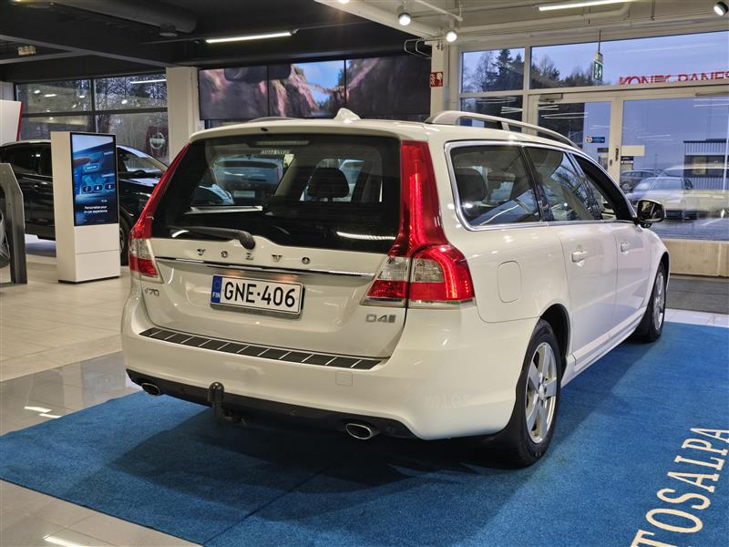 VOLVO V70 2016