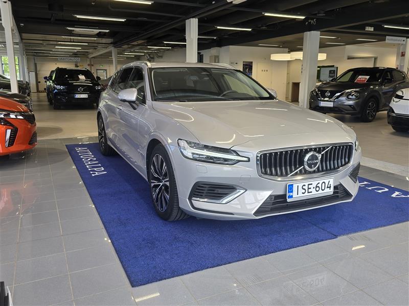 VOLVO V60 2025