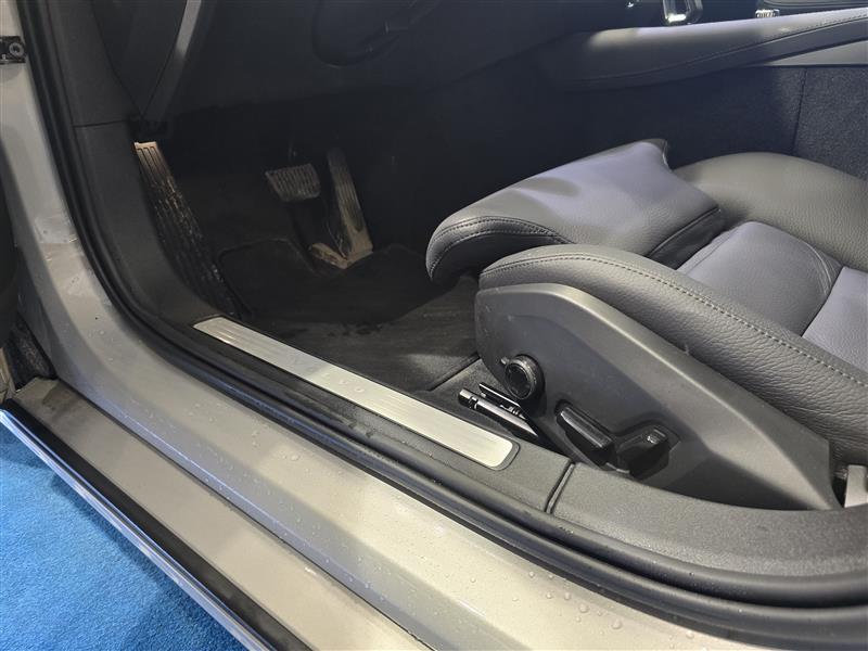 VOLVO V60 2025