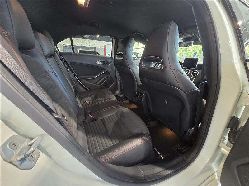 MERCEDES-BENZ A 2016