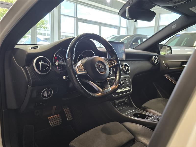 MERCEDES-BENZ A 2016