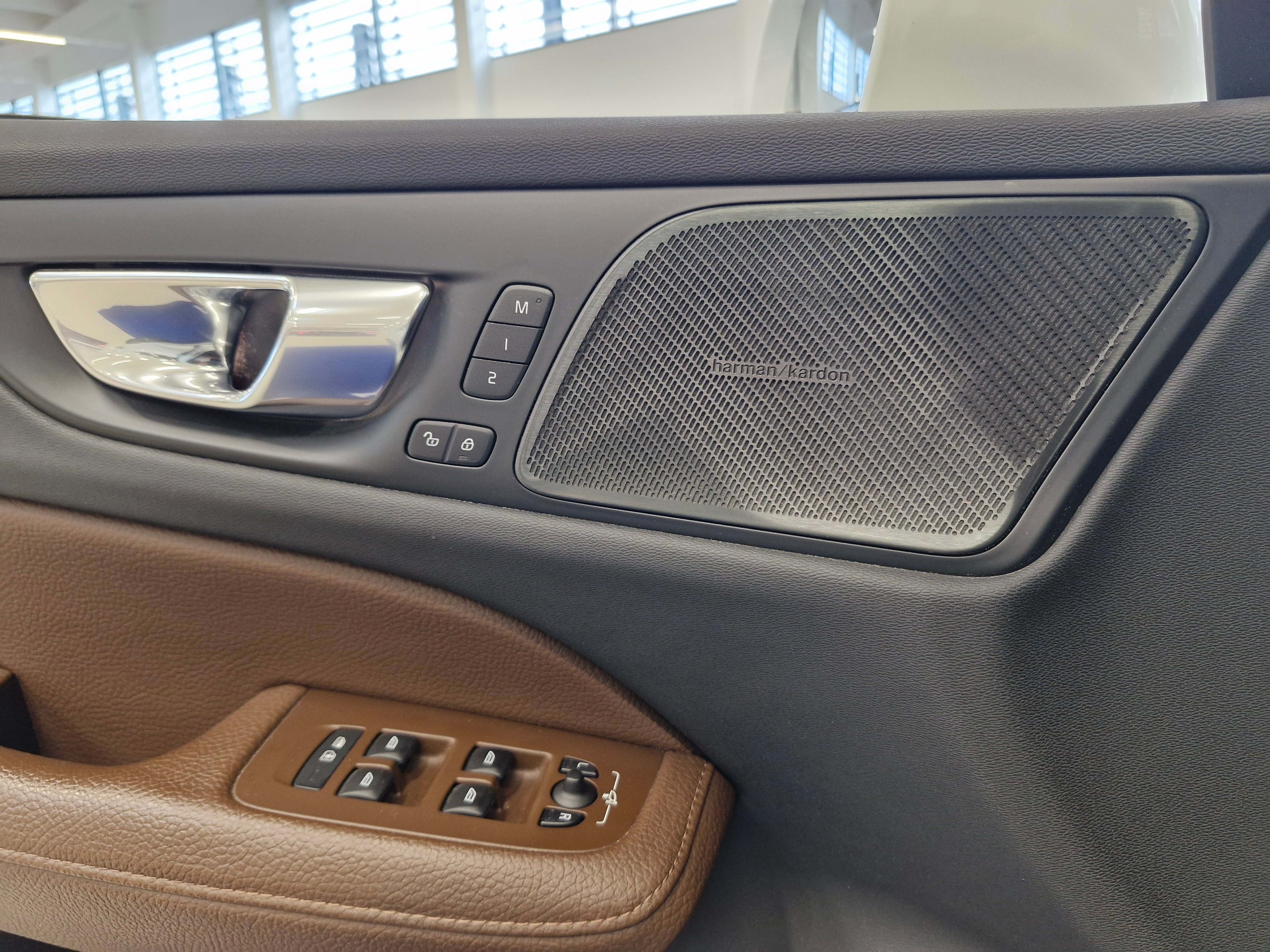 VOLVO V60 2020