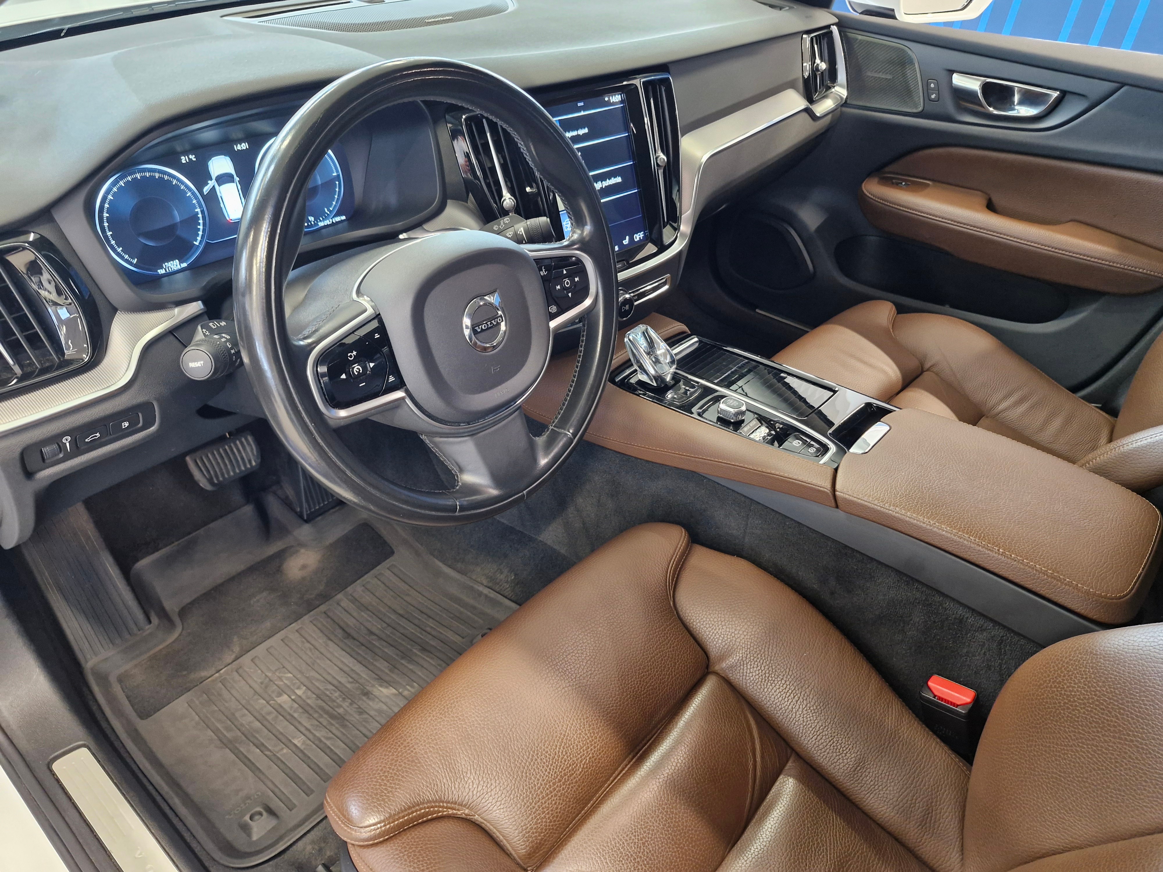VOLVO V60 2020