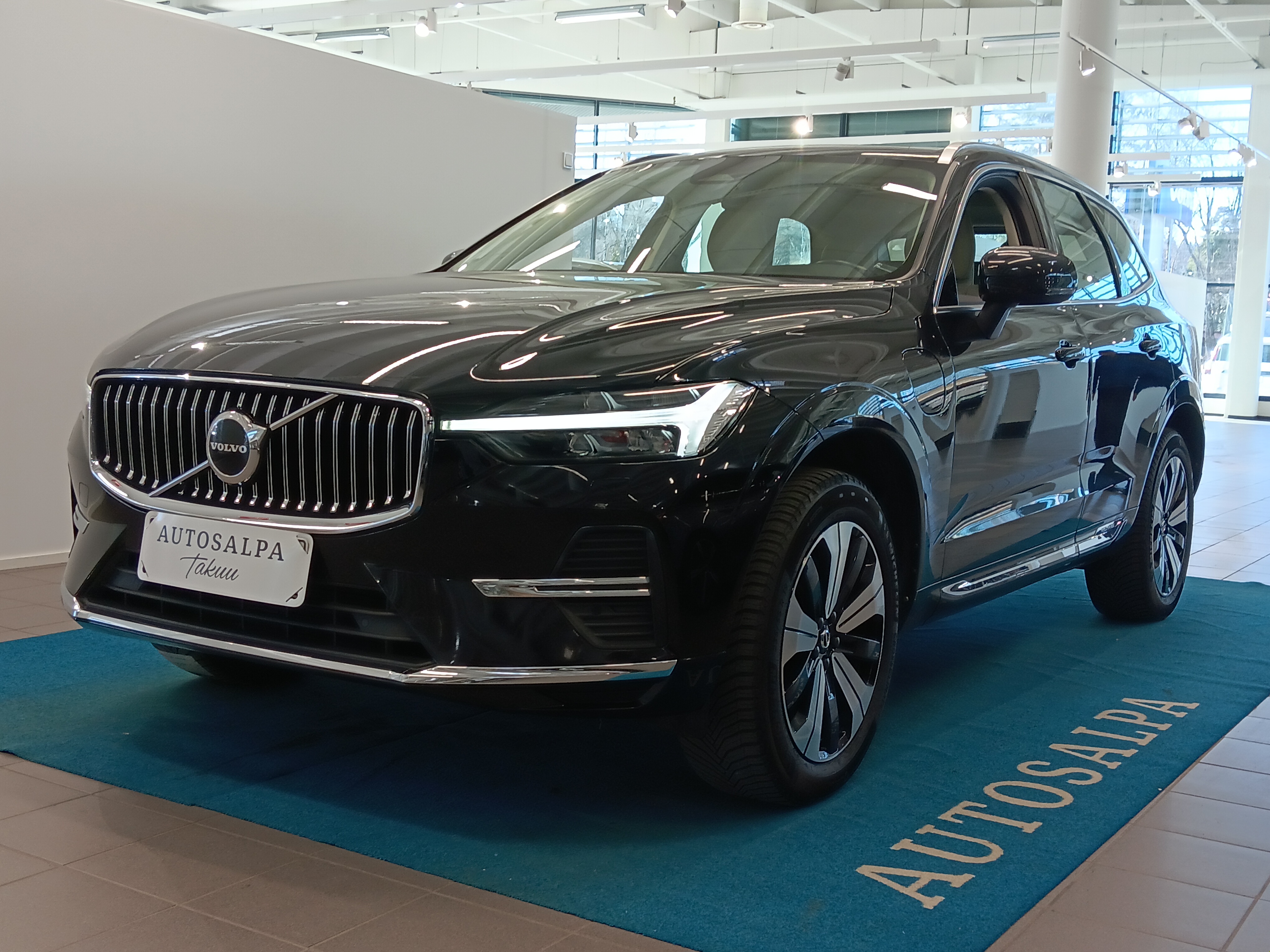 VOLVO XC60 2023