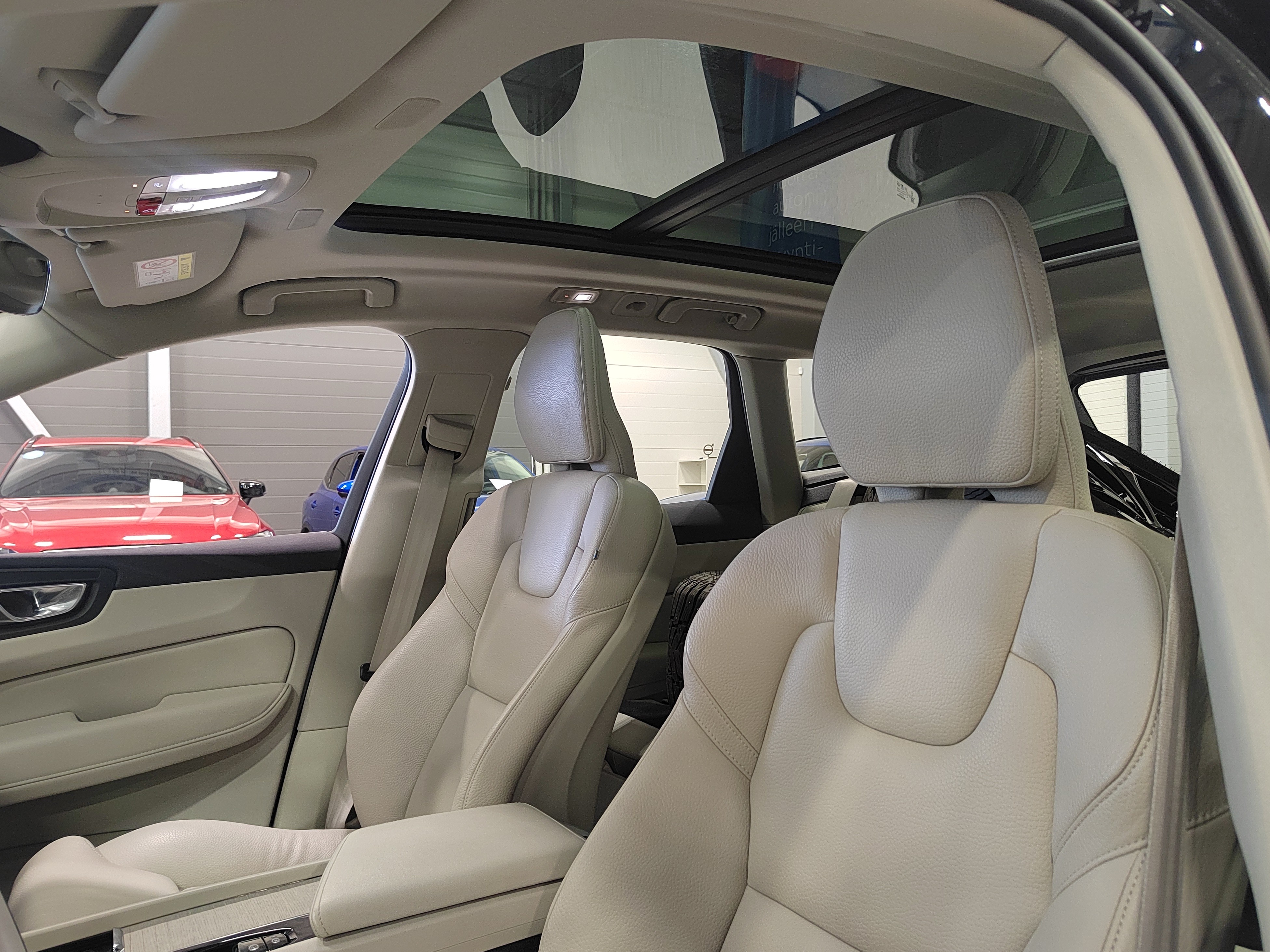 VOLVO XC60 2023