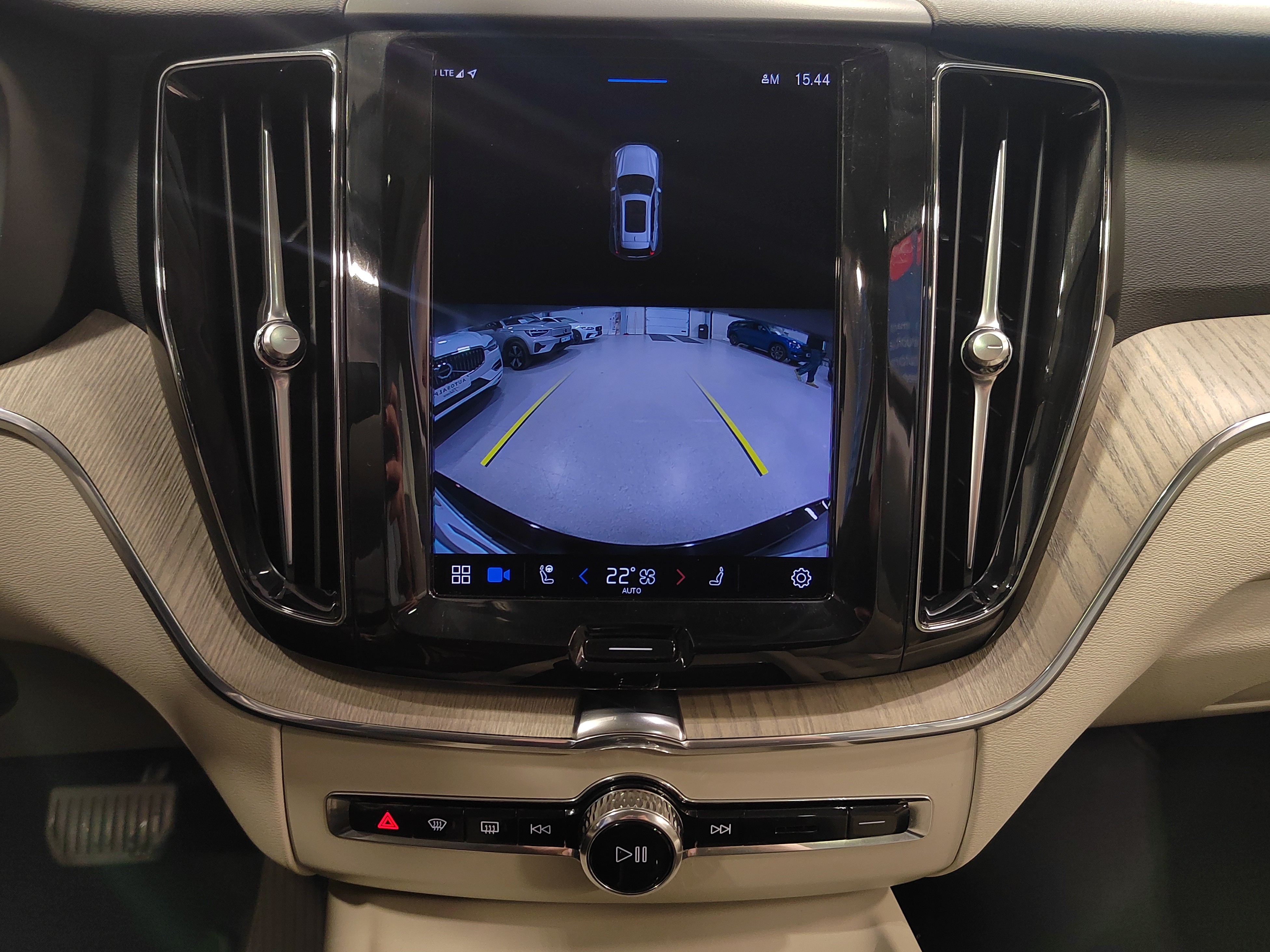 VOLVO XC60 2023