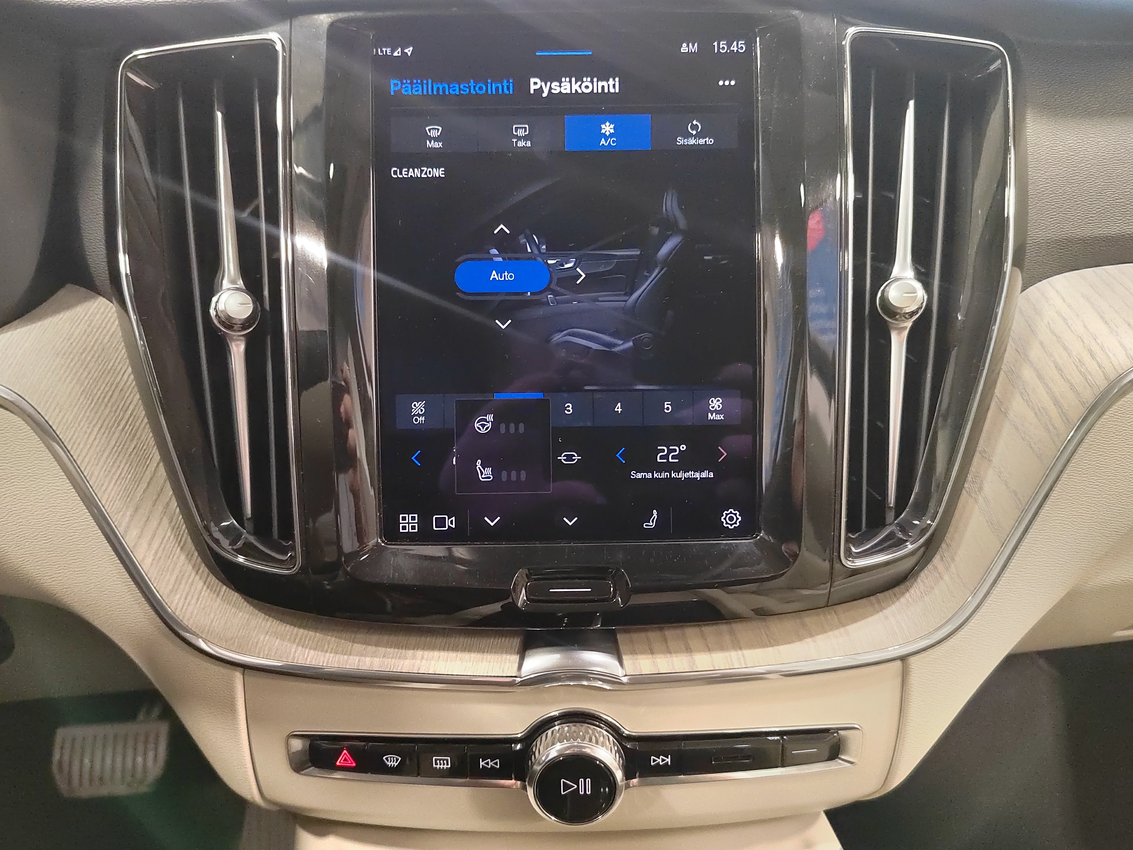 VOLVO XC60 2023