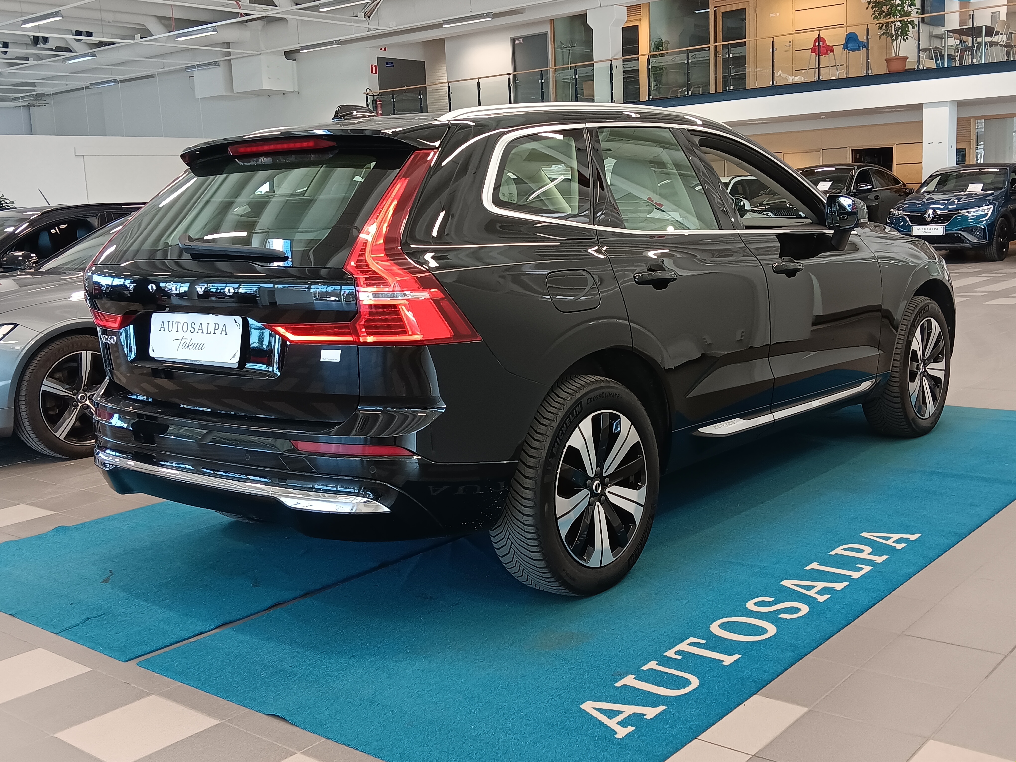 VOLVO XC60 2023