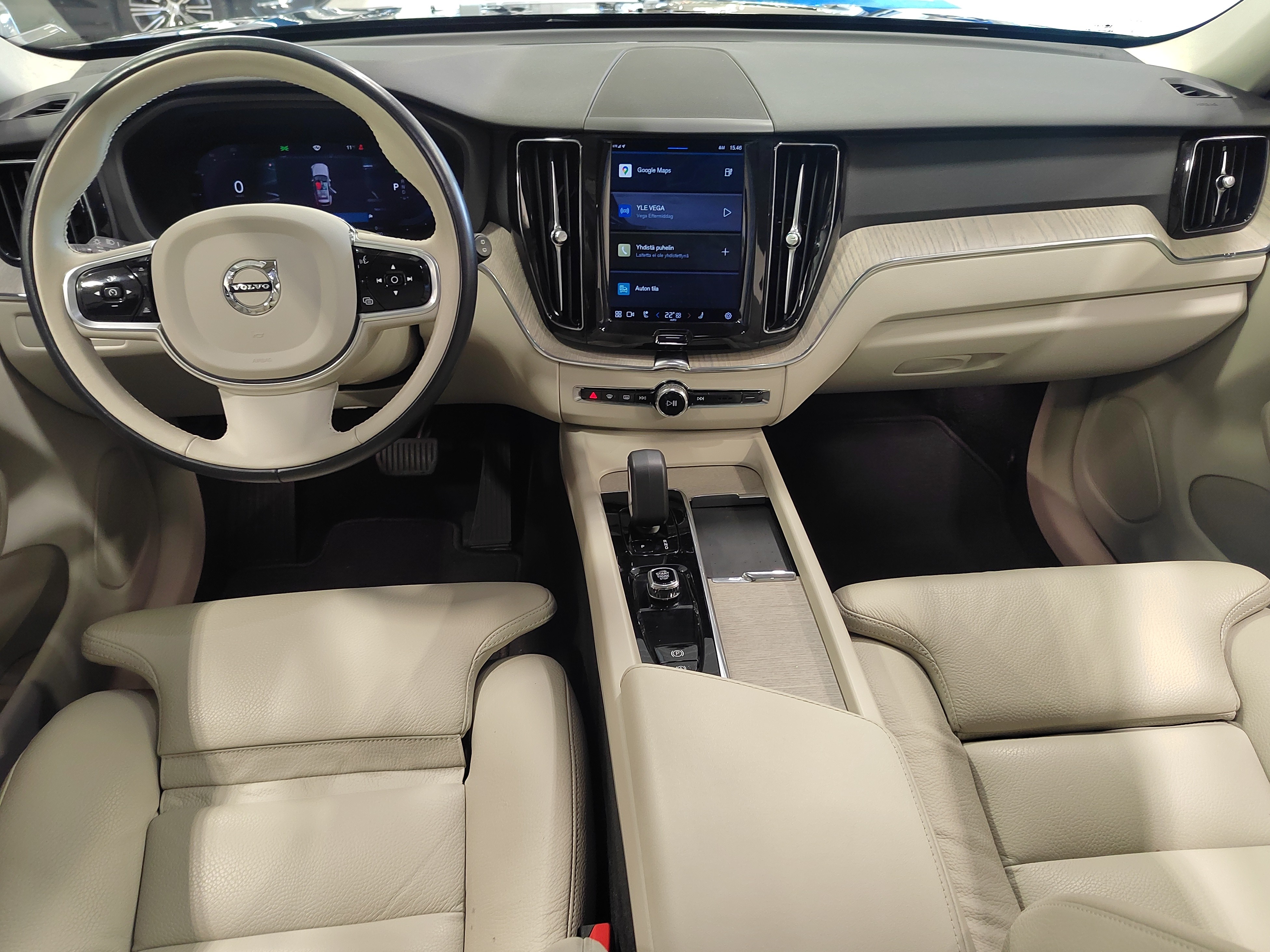 VOLVO XC60 2023