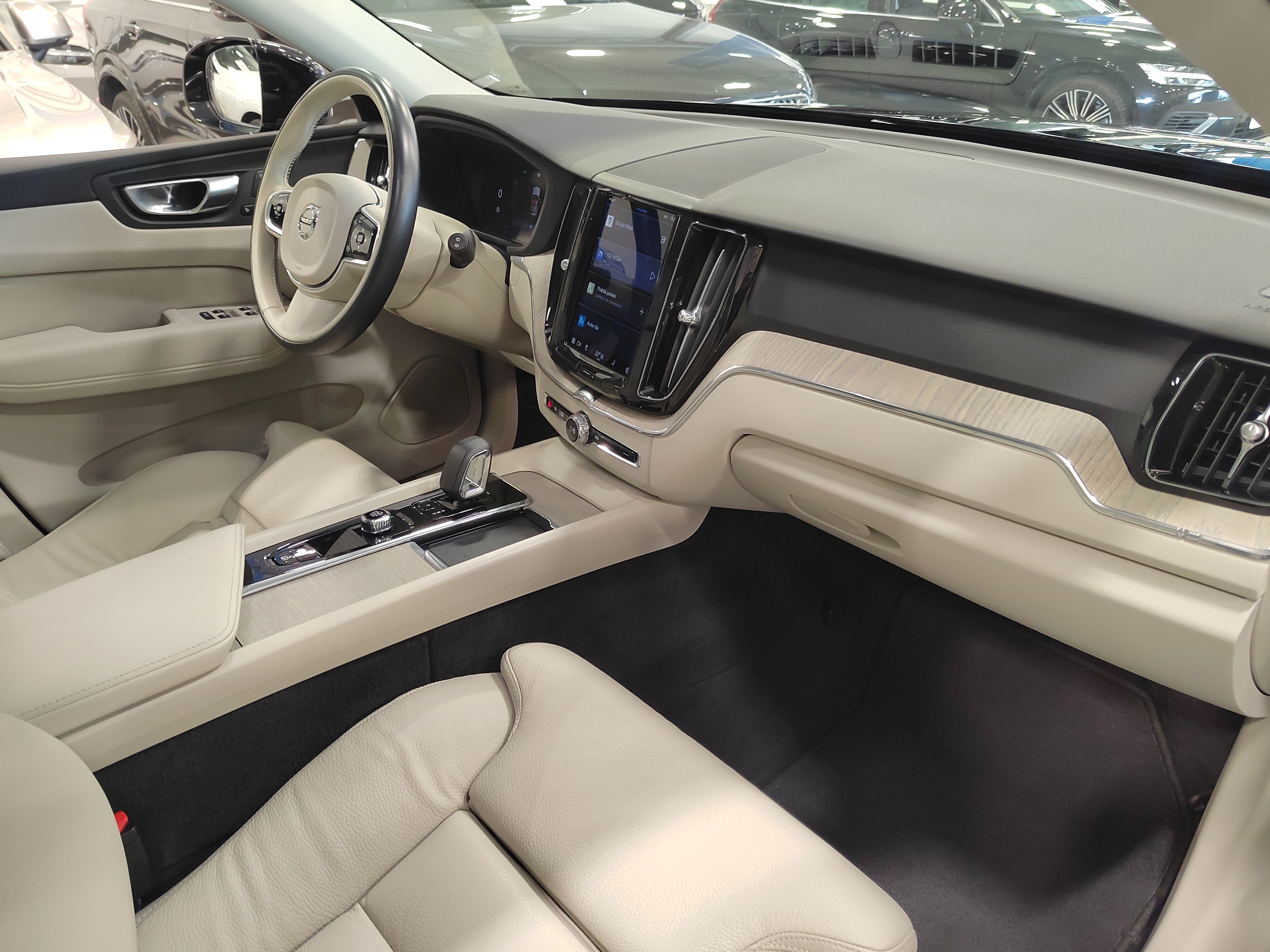 VOLVO XC60 2023