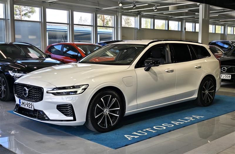 VOLVO V60 2023