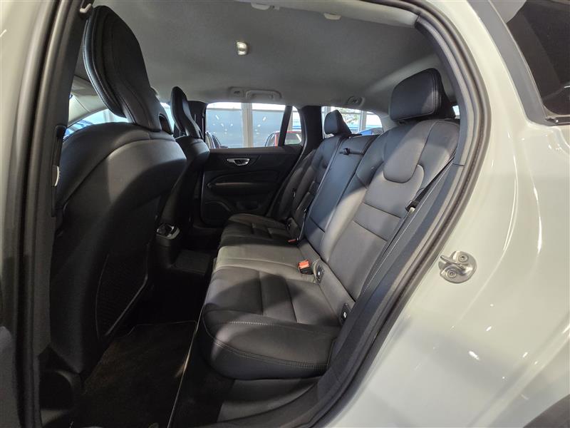 VOLVO V60 2023