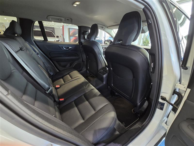 VOLVO V60 2023
