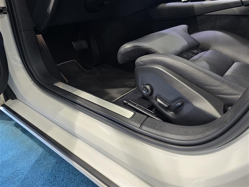 VOLVO V60 2023