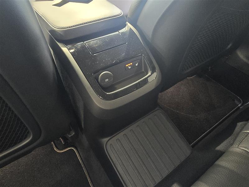 VOLVO V60 2023