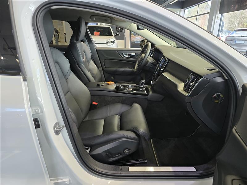VOLVO V60 2023