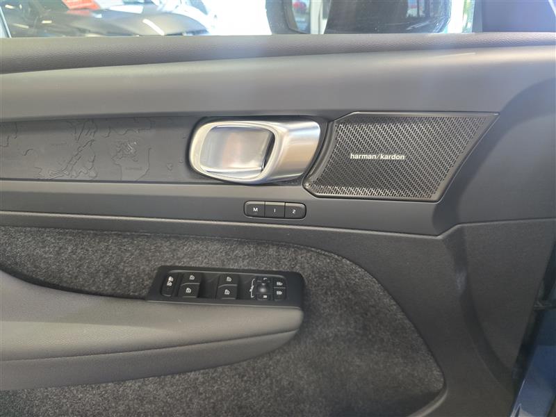 VOLVO C40 2023
