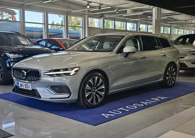 VOLVO V60 2025