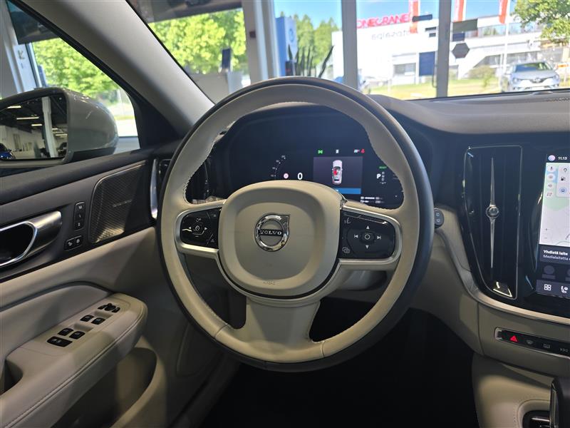 VOLVO V60 2025