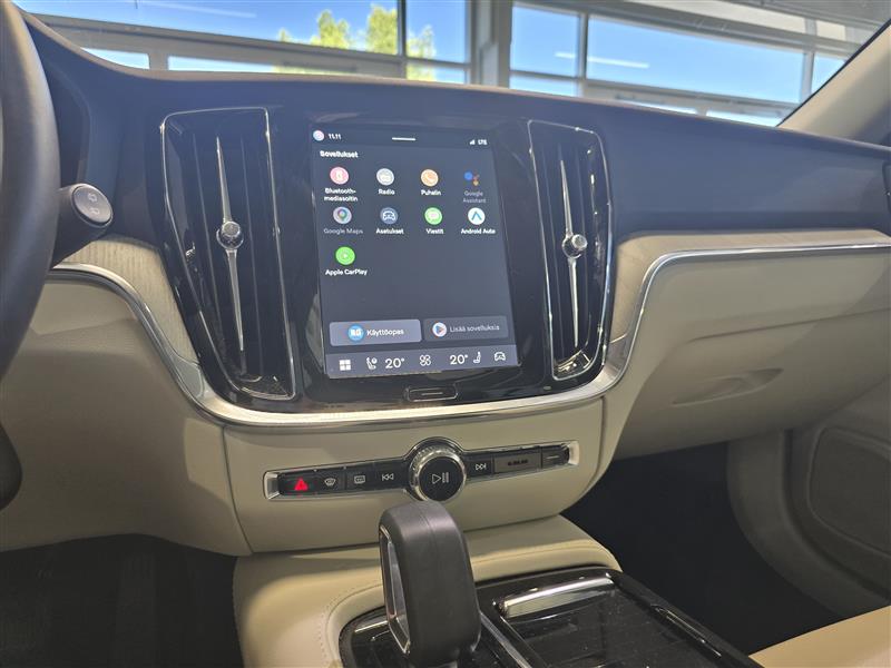VOLVO V60 2025