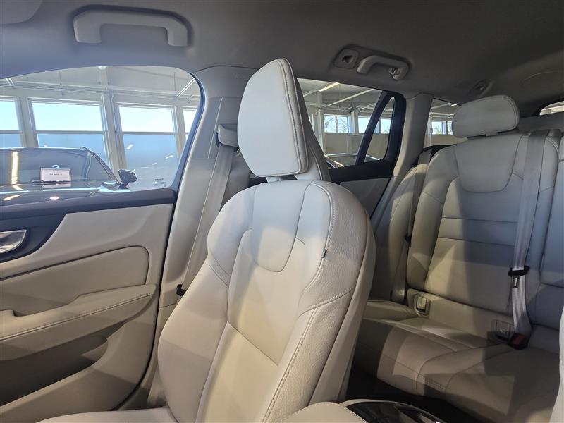 VOLVO V60 2025