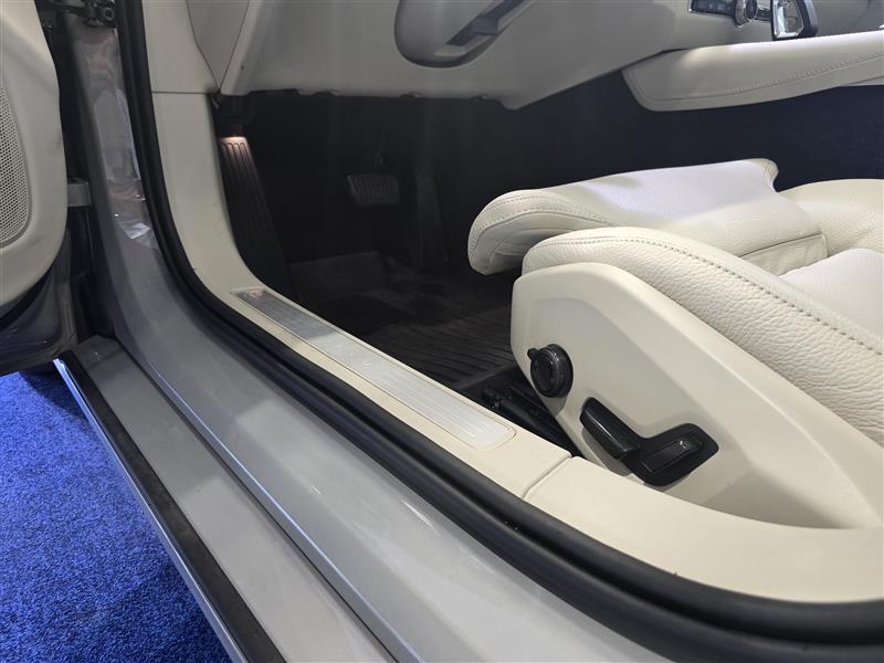VOLVO V60 2025