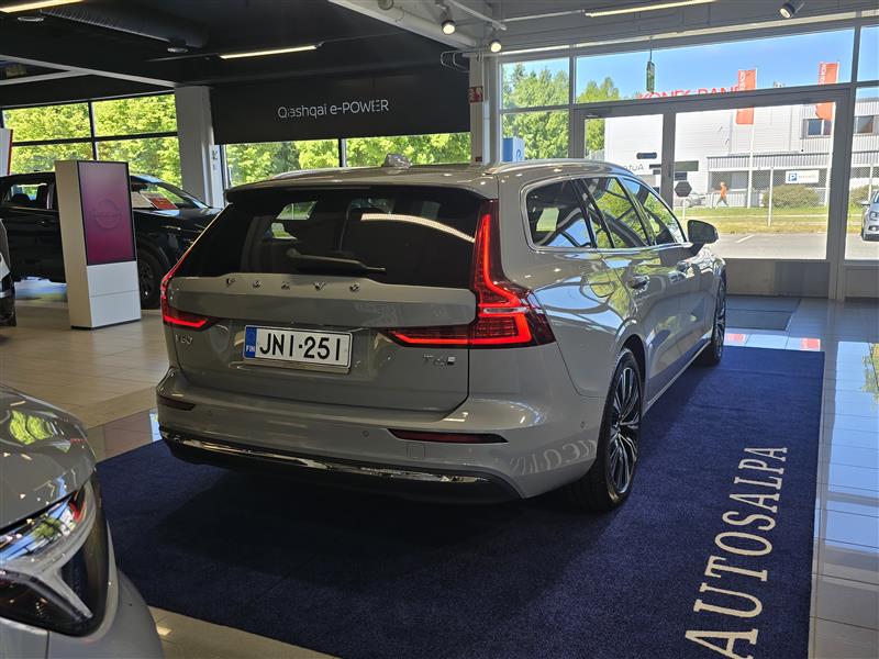 VOLVO V60 2025
