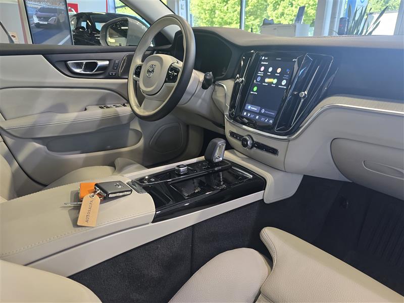 VOLVO V60 2025
