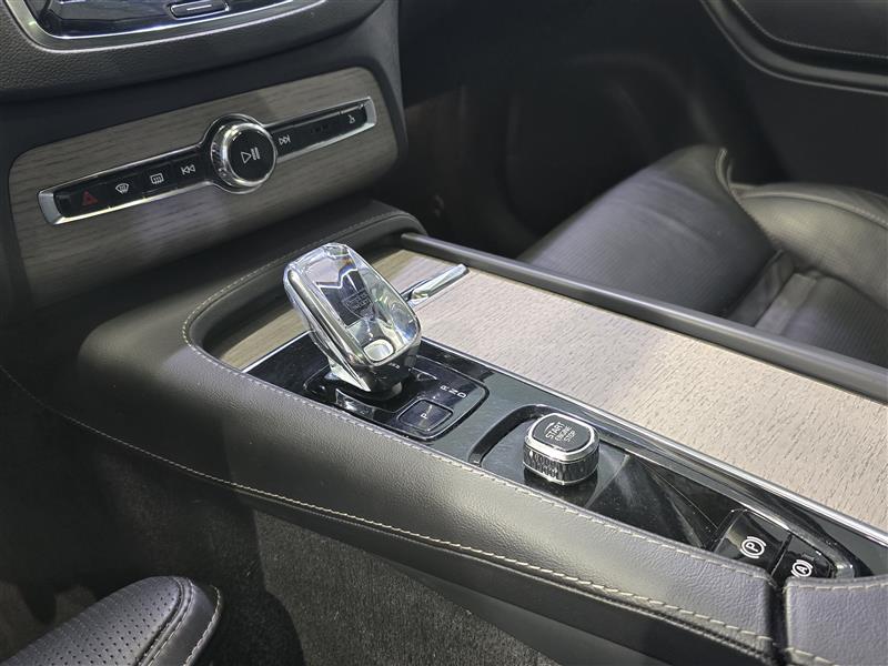 VOLVO XC90 2023