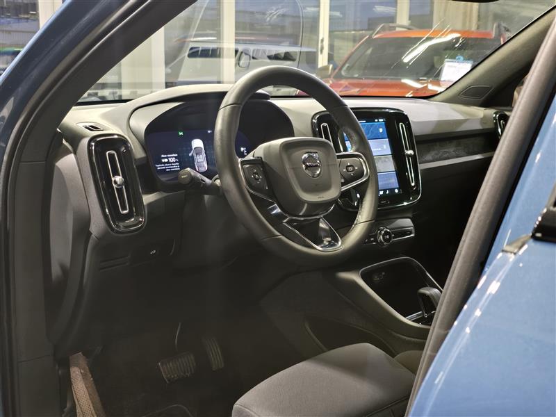 VOLVO C40 2024