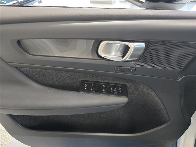 VOLVO C40 2024
