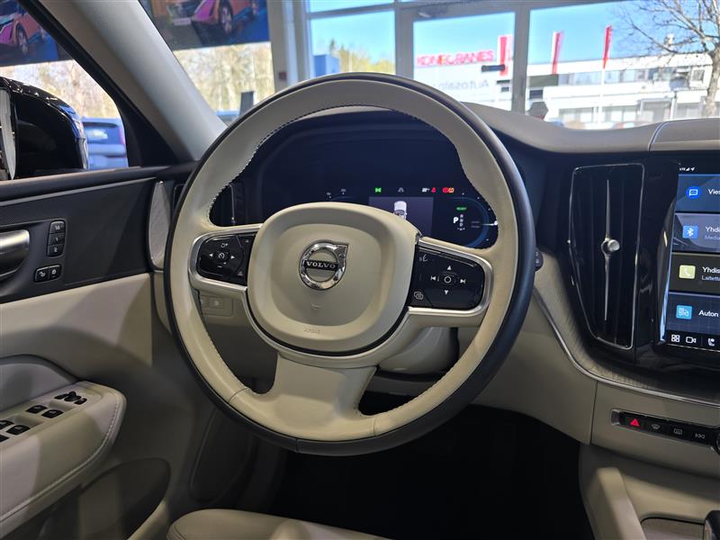 VOLVO XC60 2023