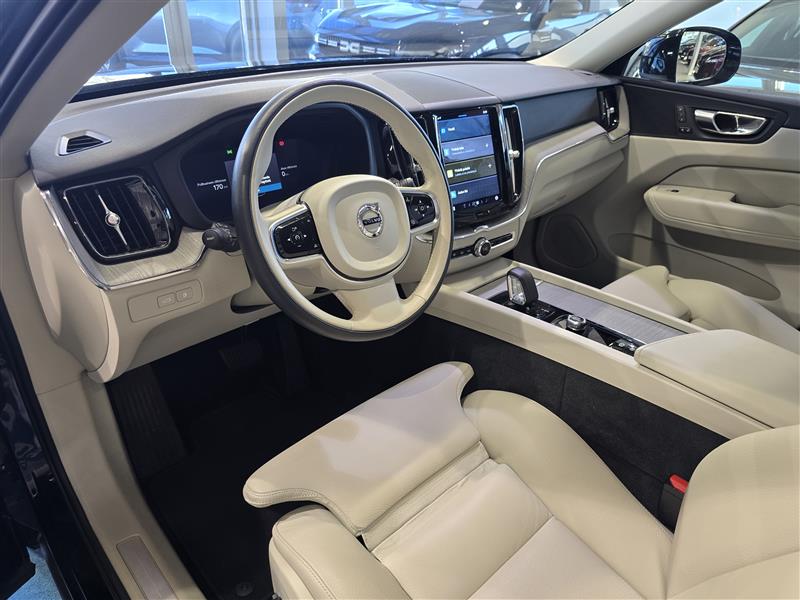 VOLVO XC60 2023