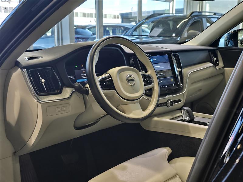 VOLVO XC60 2023