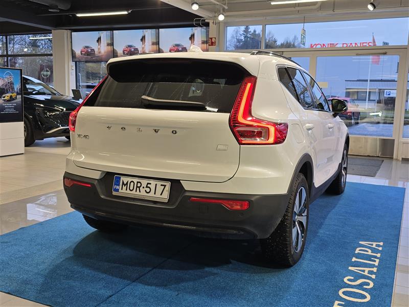 VOLVO XC40 2023