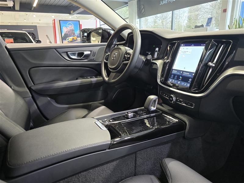 VOLVO V60 2023