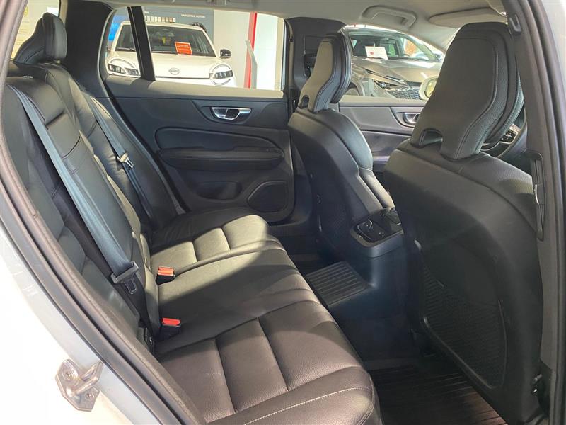 VOLVO V60 2021