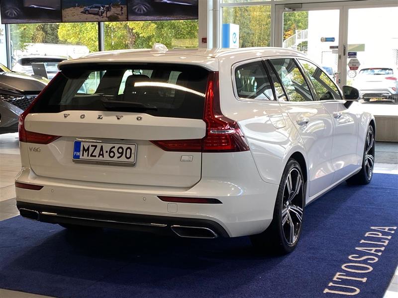 VOLVO V60 2021