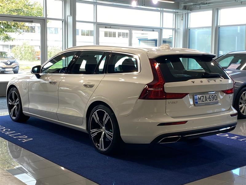 VOLVO V60 2021