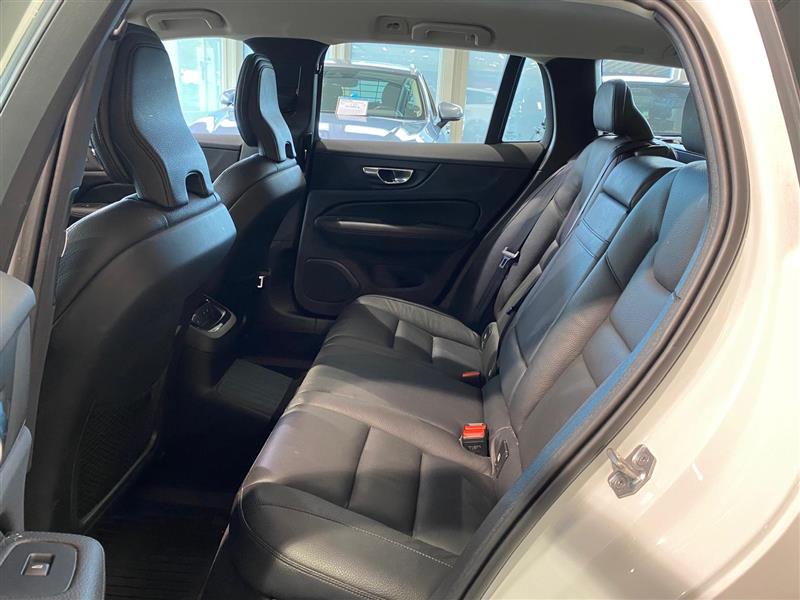 VOLVO V60 2021