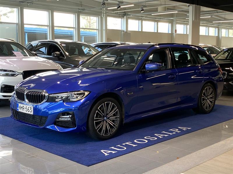 BMW 330 2022