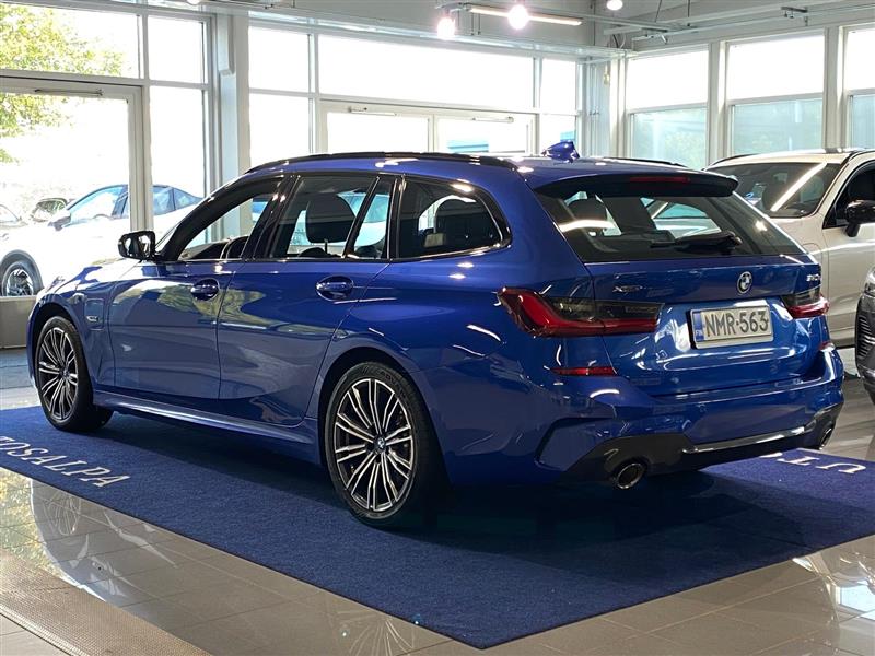 BMW 330 2022