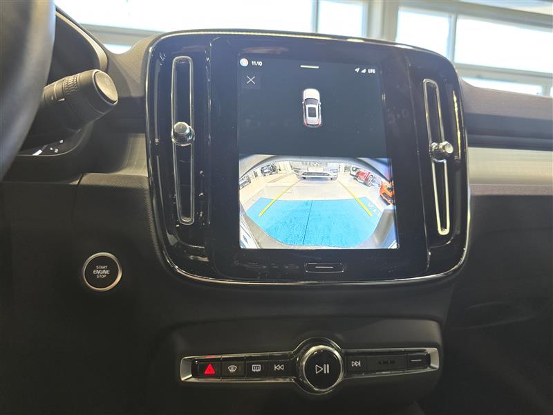 VOLVO XC40 2024