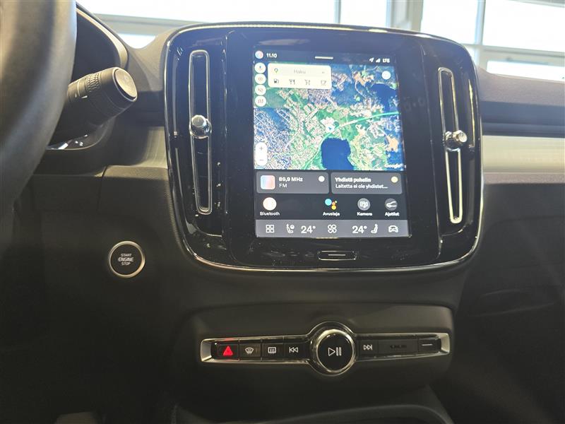 VOLVO XC40 2024